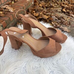 Chinese Laundry Brown Platform Sandals Size 9